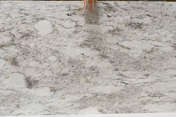 Création de comptoirs en quartz Laval