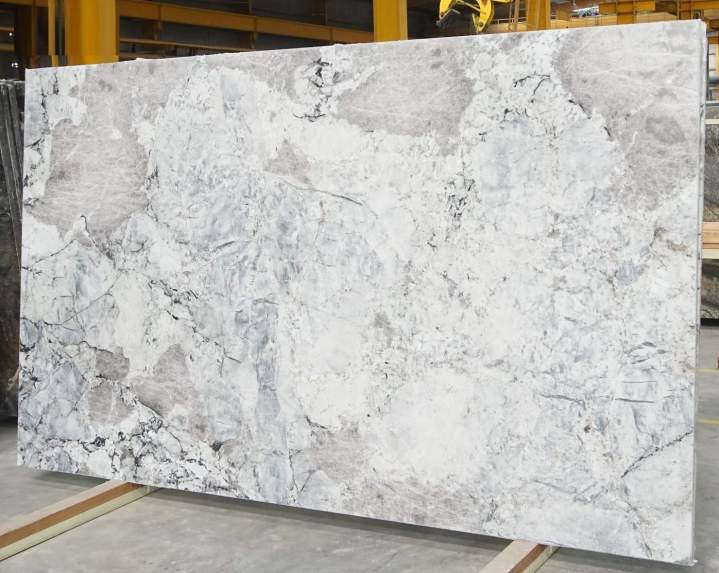 Création de comptoirs en quartz Laval